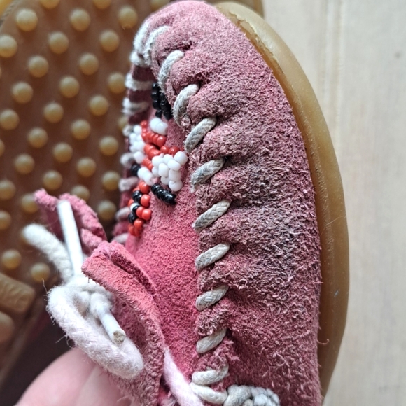 Minnetonka Thunderbird Leather Girl's Moccasin Native American HandBeaded - Picture 11 of 12